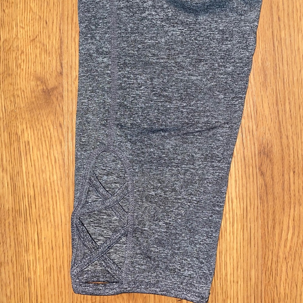 Capri Legging - Picture 2 of 3